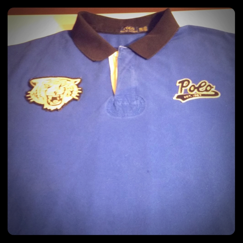 Short sleeve navy blue polo shirt
